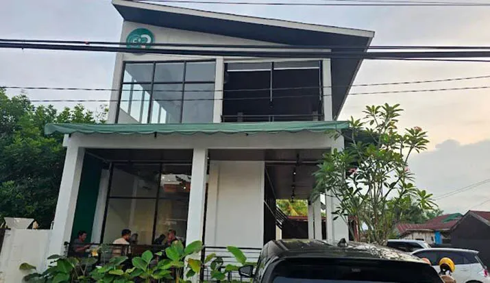 Rekomendasi 9 Coffee Shop di Kendari, dari View Laut hingga Mobil Klasik