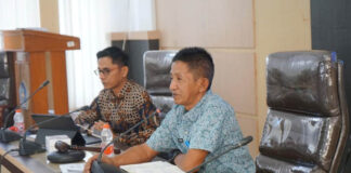 Plt Sekwan Kendari Membuka FGD Naskah Akademik Raperda Inisiatif DPRD Kendari Plt Sekwan Kendari Membuka FGD Naskah Akademik Raperda Inisiatif DPRD Kendari