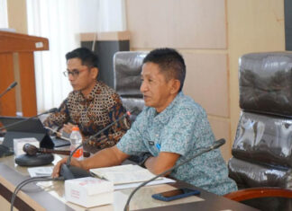 Plt Sekwan Kendari Membuka FGD Naskah Akademik Raperda Inisiatif DPRD Kendari Plt Sekwan Kendari Membuka FGD Naskah Akademik Raperda Inisiatif DPRD Kendari