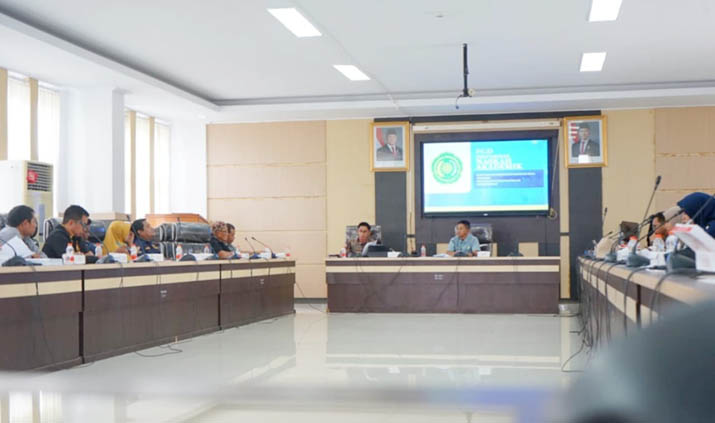 Plt Sekwan Kendari Membuka FGD Naskah Akademik Raperda Inisiatif DPRD Kendari
