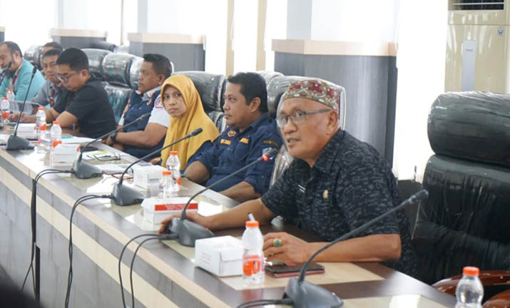 Plt Sekwan Kendari Membuka FGD Naskah Akademik Raperda Inisiatif DPRD Kendari