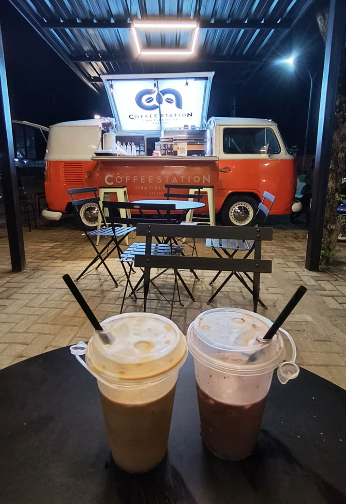 Rekomendasi 9 Coffee Shop di Kendari, dari View Laut hingga Mobil Klasik