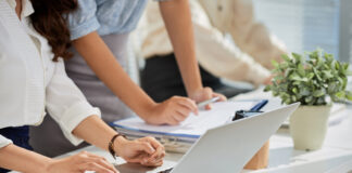 Tren PHK Meningkat di Tengah Pertumbuhan Tenaga Kerja, 10 Sektor Paling Terdampak Tren PHK Meningkat di Tengah Pertumbuhan Tenaga Kerja, 10 Sektor Paling Terdampak