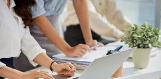 Tren PHK Meningkat di Tengah Pertumbuhan Tenaga Kerja, 10 Sektor Paling Terdampak Tren PHK Meningkat di Tengah Pertumbuhan Tenaga Kerja, 10 Sektor Paling Terdampak