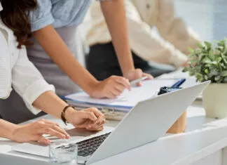 Tren PHK Meningkat di Tengah Pertumbuhan Tenaga Kerja, 10 Sektor Paling Terdampak Tren PHK Meningkat di Tengah Pertumbuhan Tenaga Kerja, 10 Sektor Paling Terdampak