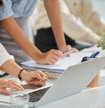 Tren PHK Meningkat di Tengah Pertumbuhan Tenaga Kerja, 10 Sektor Paling Terdampak Tren PHK Meningkat di Tengah Pertumbuhan Tenaga Kerja, 10 Sektor Paling Terdampak