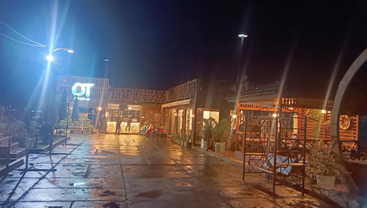 Rekomendasi 9 Coffee Shop di Kendari, dari View Laut hingga Mobil Klasik Unik