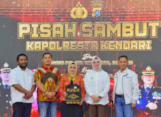 Ketua DPRD Kendari Hadiri Pisah Sambut Kapolresta Kendari, Harap Kamtibmas Lebih Baik Lagi Ketua DPRD Kendari Hadiri Pisah Sambut Kapolresta Kendari, Harap Kamtibmas Lebih Baik Lagi