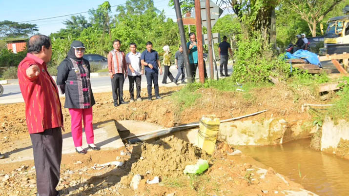 tinjaubanjir Wali Kota Kendari Tinjau Langsung Infrastruktur, Fokus Penanganan Banjir dan Peningkatan Akses Ekonomi