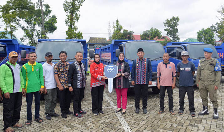 truk_sampah Pemkot Kendari Serahkan 6 Mobil Sampah Baru, Optimalkan Layanan Kebersihan