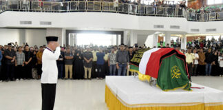 Baru 23 Hari Menjabat, Rektor UHO Prof. Armid Tutup Usia, Gubernur Sampaikan Duka Cita Baru 23 Hari Menjabat, Rektor UHO Prof. Armid Tutup Usia, Gubernur Sampaikan Duka Cita