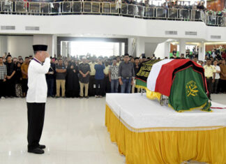 Baru 23 Hari Menjabat, Rektor UHO Prof. Armid Tutup Usia, Gubernur Sampaikan Duka Cita Baru 23 Hari Menjabat, Rektor UHO Prof. Armid Tutup Usia, Gubernur Sampaikan Duka Cita