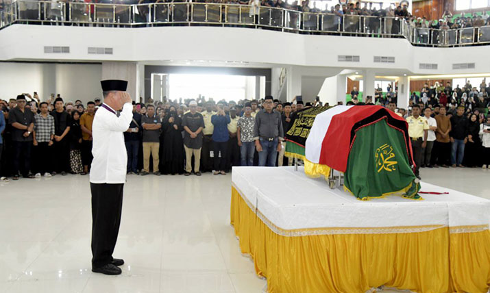 gubernur_prof_armid Baru 23 Hari Menjabat, Rektor UHO Prof. Armid Tutup Usia, Gubernur Sampaikan Duka Cita