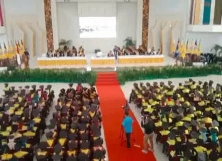 Prof. Armid Pimpin Wisuda Perdana sebagai Rektor UHO, 954 Lulusan Dikukuhkan Prof. Armid Pimpin Wisuda Perdana sebagai Rektor UHO, 954 Lulusan Dikukuhkan