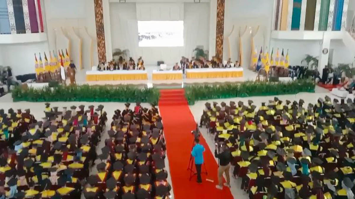 wisuda_agustus Prof. Armid Pimpin Wisuda Perdana sebagai Rektor UHO, 954 Lulusan Dikukuhkan