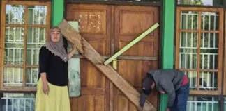 Kantor Camat Sawa Konawe Utara Disegel Warga, Viral di Media Sosial Kantor Camat Sawa Konawe Utara Disegel Warga, Viral di Media Sosial