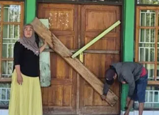 Kantor Camat Sawa Konawe Utara Disegel Warga, Viral di Media Sosial Kantor Camat Sawa Konawe Utara Disegel Warga, Viral di Media Sosial