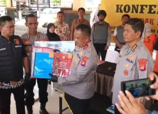 Polda Sultra Tetapkan Dua Tersangka Kasus Korupsi Kapal Azimut Yacht Polda Sultra Tetapkan Dua Tersangka Kasus Korupsi Kapal Azimut Yacht