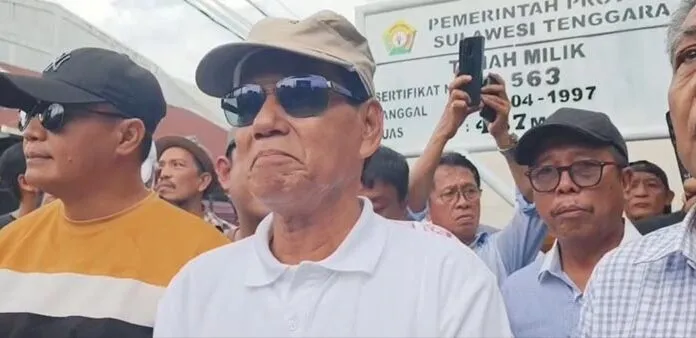 Pemprov Sultra Minta Lahan di Jalan Ahmad Yani Dikosongkan, Keluarga Nur Alam Minta Ruang Klarifikasi Pemprov Sultra Minta Lahan di Jalan Ahmad Yani Dikosongkan, Keluarga Nur Alam Minta Ruang Klarifikasi