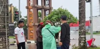 Dinsos Kendari Tertibkan Anak Jalanan dan Pengemis di Sejumlah Lampu Merah Dinsos Kendari Tertibkan Anak Jalanan dan Pengemis di Sejumlah Lampu Merah
