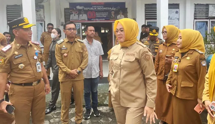 lurah_lalolara Wali Kota Kendari Sidak Kantor Kelurahan Lalolara, Tinjau Fasilitas Pelayanan Publik