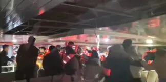 Detik-detik Kepanikan Penumpang Kapal Rute Kendari–Wawonii Diterpa Cuaca Buruk Detik-detik Kepanikan Penumpang Kapal Rute Kendari–Wawonii Diterpa Cuaca Buruk