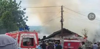 Kebakaran Hanguskan Warung di Mandonga Kendari, Api Berkobar di Siang Hari Kebakaran Hanguskan Warung di Mandonga Kendari, Api Berkobar di Siang Hari
