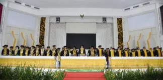 UHO Gelar Wisuda Kedua 2026, Rektor Umumkan Kebijakan Baru dan Lulusan Terbaik UHO Gelar Wisuda Kedua 2026, Rektor Umumkan Kebijakan Baru dan Lulusan Terbaik