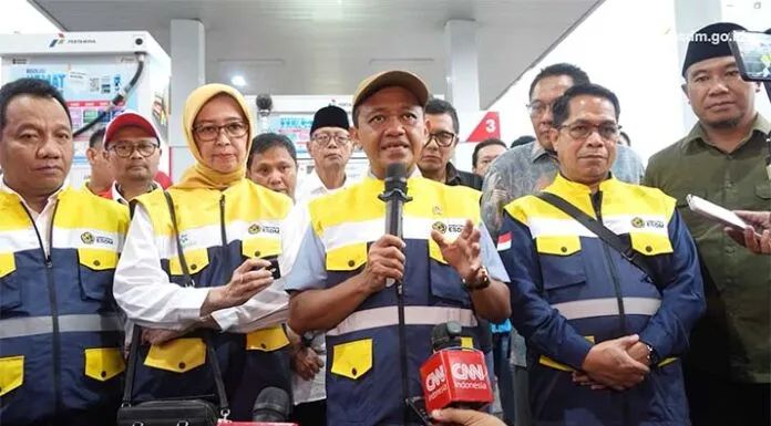 “Kalau Masak Pakai LPG, Jangan Kompornya Boros” Bahlil Ajak Rakyat Hemat Gas di Tengah Ancaman Krisis Energi "Kalau Masak Pakai LPG, Jangan Kompornya Boros" Bahlil Ajak Rakyat Hemat Gas di Tengah Ancaman Krisis Energi