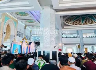 Jamaah Membludak, Tabligh Akbar Ustaz Khalid Basalamah di Masjid Al-Alam Kendari Dipadati Ribuan Warga Jamaah Membludak, Tabligh Akbar Ustaz Khalid Basalamah di Masjid Al-Alam Kendari Dipadati Ribuan Warga