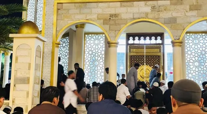 Jamaah Membludak di Sesi Kedua Tabligh Akbar Ustaz Khalid Basalamah di Masjid Raudhatul Jannah Kendari Jamaah Membludak di Sesi Kedua Tabligh Akbar Ustaz Khalid Basalamah di Masjid Raudhatul Jannah Kendari