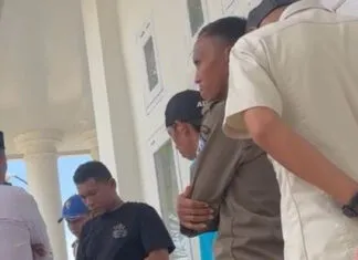 Wabup Buton Selatan Datangi Rujab Bupati, Video Ketegangan Viral di Media Sosial Wabup Buton Selatan Datangi Rujab Bupati, Video Ketegangan Viral di Media Sosial