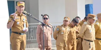 Pemkot Kendari Gelar Apel Gabungan, Sekda Serahkan SK Plt dan Tekankan Kesiapan HUT Kota Pemkot Kendari Gelar Apel Gabungan, Sekda Serahkan SK Plt dan Tekankan Kesiapan HUT Kota