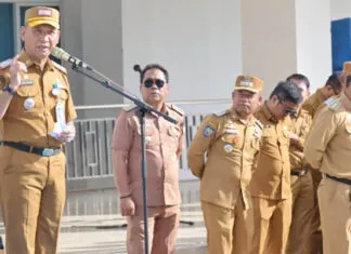 Pemkot Kendari Gelar Apel Gabungan, Sekda Serahkan SK Plt dan Tekankan Kesiapan HUT Kota Pemkot Kendari Gelar Apel Gabungan, Sekda Serahkan SK Plt dan Tekankan Kesiapan HUT Kota