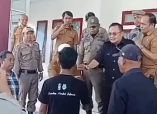 Aksi Demonstrasi di DPRD Baubau Nyaris Ricuh, Anggota Dewan Tersulut Emosi Aksi Demonstrasi di DPRD Baubau Nyaris Ricuh, Anggota Dewan Tersulut Emosi