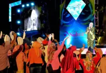 Wali Kota Kendari Meriahkan “Harmoni Sultra 2026” Lewat Penampilan Karaoke, Warga Antusias Wali Kota Kendari Meriahkan “Harmoni Sultra 2026” Lewat Penampilan Karaoke, Warga Antusias