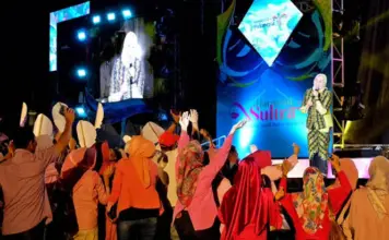 Wali Kota Kendari Meriahkan “Harmoni Sultra 2026” Lewat Penampilan Karaoke, Warga Antusias Wali Kota Kendari Meriahkan “Harmoni Sultra 2026” Lewat Penampilan Karaoke, Warga Antusias