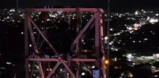Aksi Nekat Pelajar di Kolaka Panjat Menara Seluler, Berhasil Dievakuasi Tim SAR Aksi Nekat Pelajar di Kolaka Panjat Menara Seluler, Berhasil Dievakuasi Tim SAR