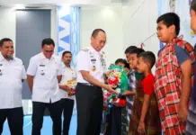Gubernur Sultra Hadiri Sunatan Massal, 260 Anak Ikut Layanan Kesehatan Gratis Gubernur Sultra Hadiri Sunatan Massal, 260 Anak Ikut Layanan Kesehatan Gratis