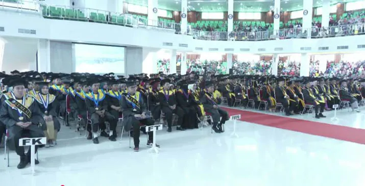 wisuda_uho_aprill Luluskan 702 Wisudawan, Plt Rektor UHO: Jangan Fokus pada Kompetitor, Fokus pada Mimpi