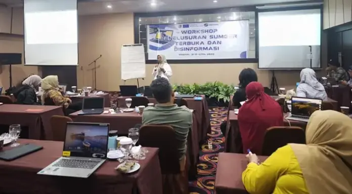 AJI Indonesia Bekali Jurnalis Kendari Keterampilan OSINT Hadapi Disinformasi Digital AJI Indonesia Bekali Jurnalis Kendari Keterampilan OSINT Hadapi Disinformasi Digital