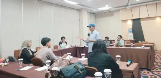 Warga Lingkar Tambang di Sultra Ikuti Pelatihan Jurnalisme Warga Bersama AJI dan WALHI Warga Lingkar Tambang di Sultra Ikuti Pelatihan Jurnalisme Warga Bersama AJI dan WALHI