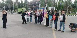 AJI Kendari Gelar Aksi May Day, Soroti Kesejahteraan dan Perlindungan Jurnalis AJI Kendari Gelar Aksi May Day, Soroti Kesejahteraan dan Perlindungan Jurnalis