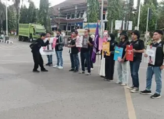 AJI Kendari Gelar Aksi May Day, Soroti Kesejahteraan dan Perlindungan Jurnalis AJI Kendari Gelar Aksi May Day, Soroti Kesejahteraan dan Perlindungan Jurnalis