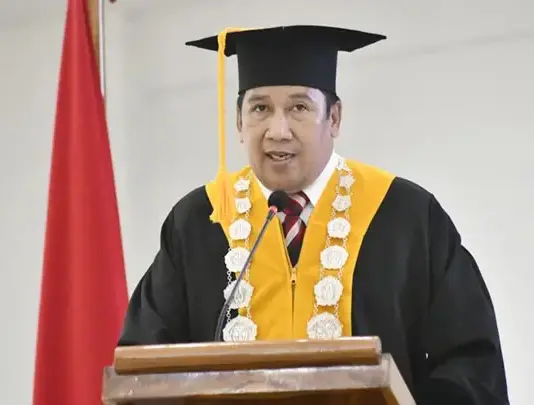 UHO Kukuhkan 749 Wisudawan Periode Mei 2026, Plt Rektor Tekankan Alumni Harus Unggul UHO Kukuhkan 749 Wisudawan Periode Mei 2026, Plt Rektor Tekankan Alumni Harus Unggul