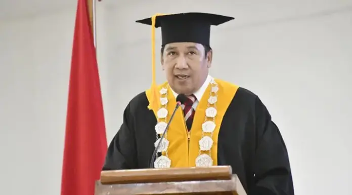 UHO Kukuhkan 749 Wisudawan Periode Mei 2026, Plt Rektor Tekankan Alumni Harus Unggul UHO Kukuhkan 749 Wisudawan Periode Mei 2026, Plt Rektor Tekankan Alumni Harus Unggul