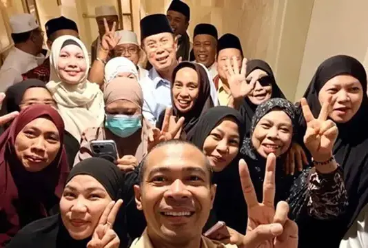 Gubernur Sultra Kunjungi Jamaah Haji di Madinah, Pastikan Kondisi dan Pelayanan Berjalan Baik Gubernur Sultra Kunjungi Jamaah Haji di Madinah, Pastikan Kondisi dan Pelayanan Berjalan Baik