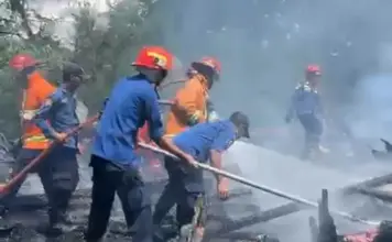 Kebakaran di Lorong PDAM Kendari, Dua Rumah dan Sejumlah Kendaraan Hangus Terbakar Kebakaran di Lorong PDAM Kendari, Dua Rumah dan Sejumlah Kendaraan Hangus Terbakar