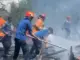 Kebakaran di Lorong PDAM Kendari, Dua Rumah dan Sejumlah Kendaraan Hangus Terbakar Kebakaran di Lorong PDAM Kendari, Dua Rumah dan Sejumlah Kendaraan Hangus Terbakar
