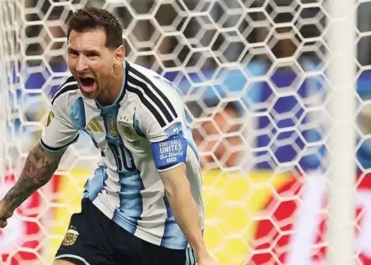 Lionel Messi Pecahkan Rekor Piala Dunia, Argentina Amankan Tiket ke Babak 32 Besar Lionel Messi Pecahkan Rekor Piala Dunia, Argentina Amankan Tiket ke Babak 32 Besar